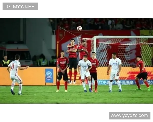 恒大足球服的设计理念与球迷文化的深度融合探讨