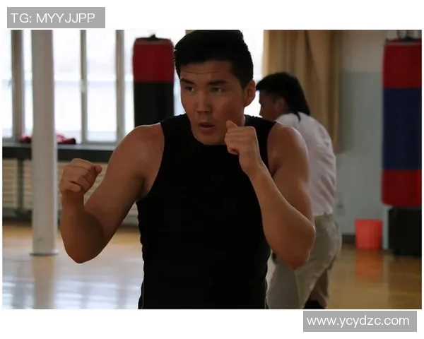 崔飞与白近斌激烈对决谁将成为拳坛新星的领军人物